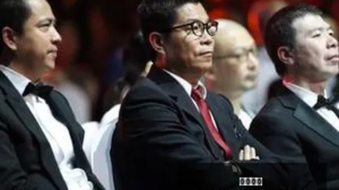 科比：亲和力满分赛后不忘与11岁萌娃亲密交流，斯科特温馨瞬间